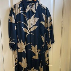 Tori Richard Black and Beige Hawaiian Shirt